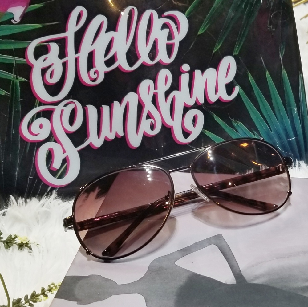 🏆Host Pick🎉 Vera Wang EUC Aviator Sunglasses